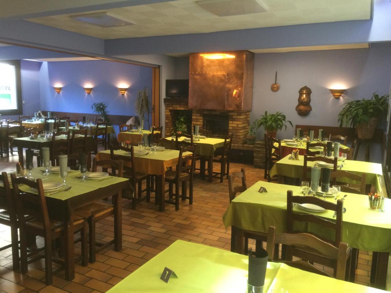 Hotel Restaurant L'Agapanthe Pont-de-Salars Экстерьер фото